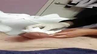 Asiatische Dame wachst mich und meinen Schwanz