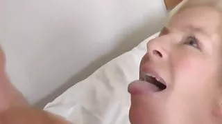 Deepthroat In alle 3 L cher gespritzt