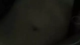 Tocandome en la escuridad