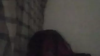 Gwen lutscht Schwanz und schluckt am Gloryhole