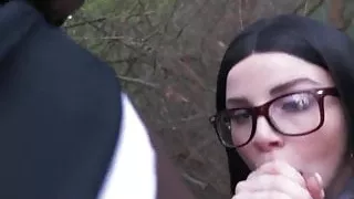 Petite fellation qui finit en faciale en Foret