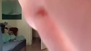 Twink ist immer hungrig nach rohem Schwanz