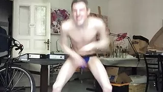 Twink ist immer hungrig nach rohem Schwanz