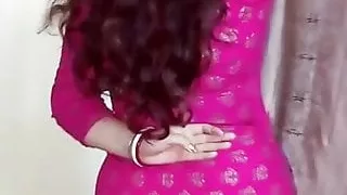 Sexy desi wife ass shake...