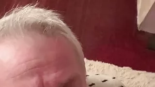 Opa lutscht gerne meinen Schwanz