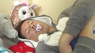 Blonde cougar pampers guy to fuck