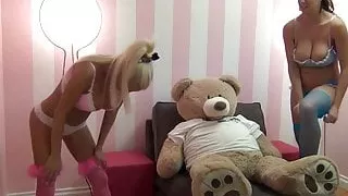 Blonde and brunette lesbian fun