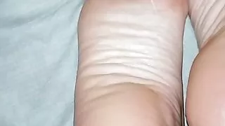 I cum on wife' s soles last night...