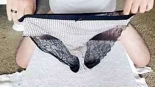 Sperma in reifen BBW-Schlüpfer gespritzt