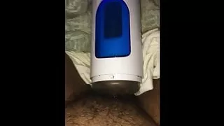 mit einem automatisch streichelnden Fleshlight, einem sexy Spielzeug zum Sperma