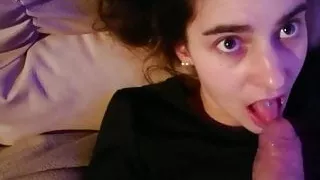 Cette nana va avaler une queue bien a fond