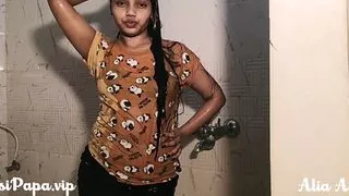 desi indian top model Alia Advani from punjab taking shower