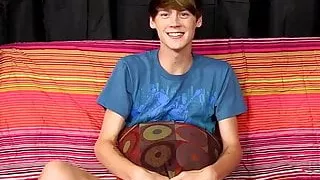 Young man jizzes all over his chest after steamy interview