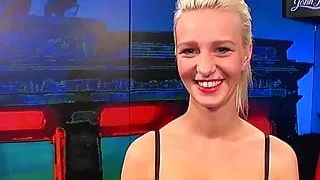 Jessy gives blowjobs and gets cums and bukkakes