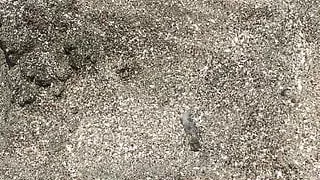 Öffentlicher Handjob am Nacktstrand