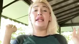 Penjelasan Sambil Menayang Tetek