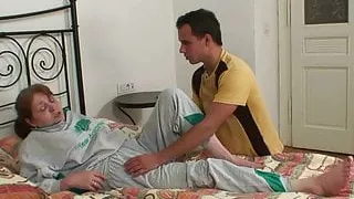 Old mature spreads legs for young stranger