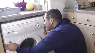 MILF Hottie in High Heels springt auf Schwanz Cowgirl Style