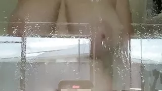 Ich dusche meine dicken Titten fuer euch