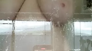 Ich wasche meine Titten fuer euch