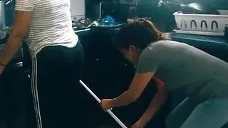 Picandole el culo a mi comadre