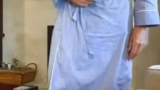 KeirSraan legt die Robe ab