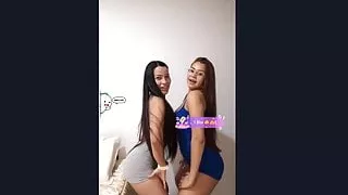 Nena Bailando En Short Azul