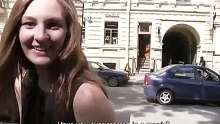 geile studentin kommt zum fick casting