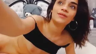 Teen Babe Fucking Her Pussy On Cam