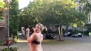 Shemale ist immer hungrig nach rohen Schwänzen