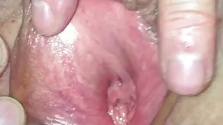 moldovian mature plays pussy