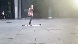 Shemale ist immer hungrig nach rohen Schwänzen