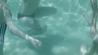 Dogtooth-Kynodontas (2009) 010 Mary Tsoni, Aggeliki Papoulia