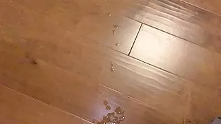 Ungeschnittener Sperminator schießt riesigen Cumshot