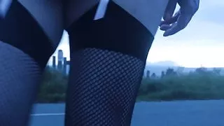 meine Klitoris draußen zu reiben und fast erwischt zu werden