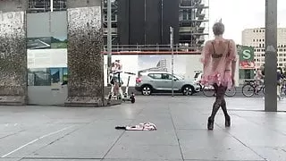 Shemale ist immer hungrig nach rohen Schwänzen