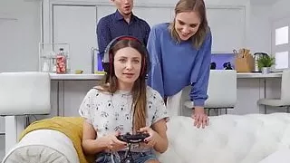 Sneaky Oxana Chi Fucks Her Roomate‘s Bf Chris Torres