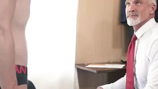 Buff tall dude banging fun sized twink raw and loving it