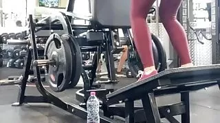 Angelique les anges 12 a la salle avec son gros cul