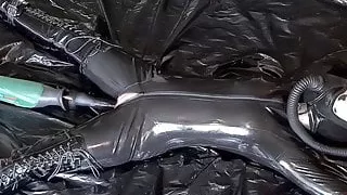 Slave Slut-Orgasma Celeste black latex and the sex machine