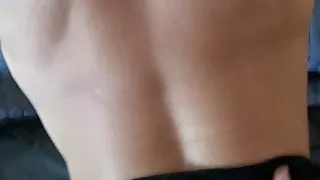 Mature bien faite qui encaisse bien