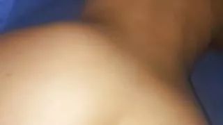 tape la bite sur son cul