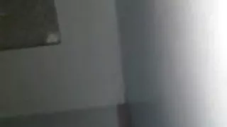 Eine fette BBC am Gloryhole lutschen