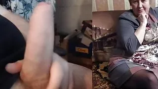 Tribut an reife Stiefmutter mit sexy Beinen