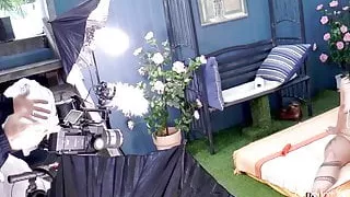 nette Nachbarin Milf melkt perfekt den Schwanz