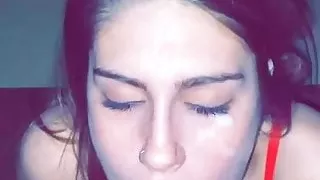 novinha levando porra na cara