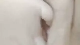 Charlotte - fingering and moaning for you