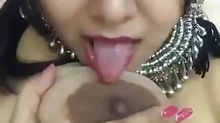 Indian bhabhi self boobs sucking