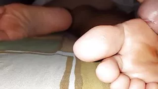 Cumming on   soles of feet