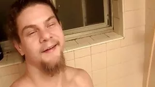 Wolfe Gunmetal knows how to jerk off his prick properly